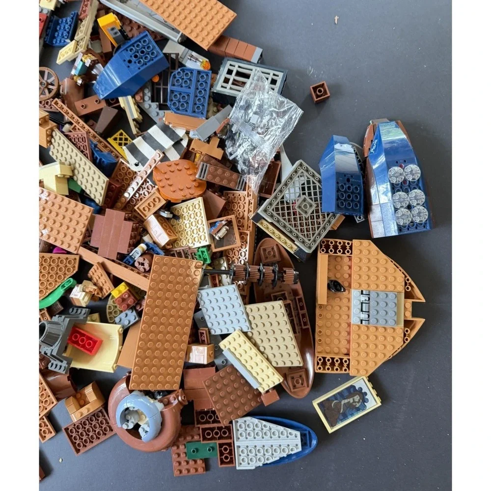 LEGO Pirate and ship Lot mini fig
